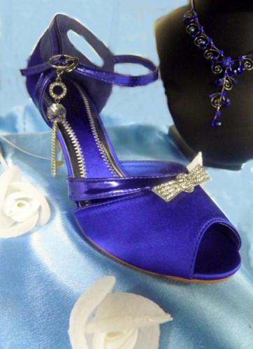 Chaussures a talons à pointes bleu pour la mariée 