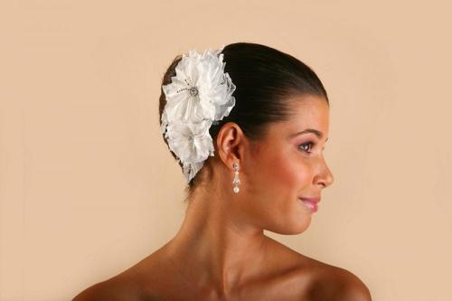 Headbands avec fleurs blanches pour la mariée